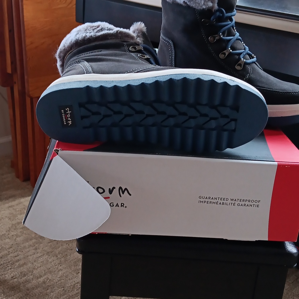 Waterproof boots - Picture 3 of 5